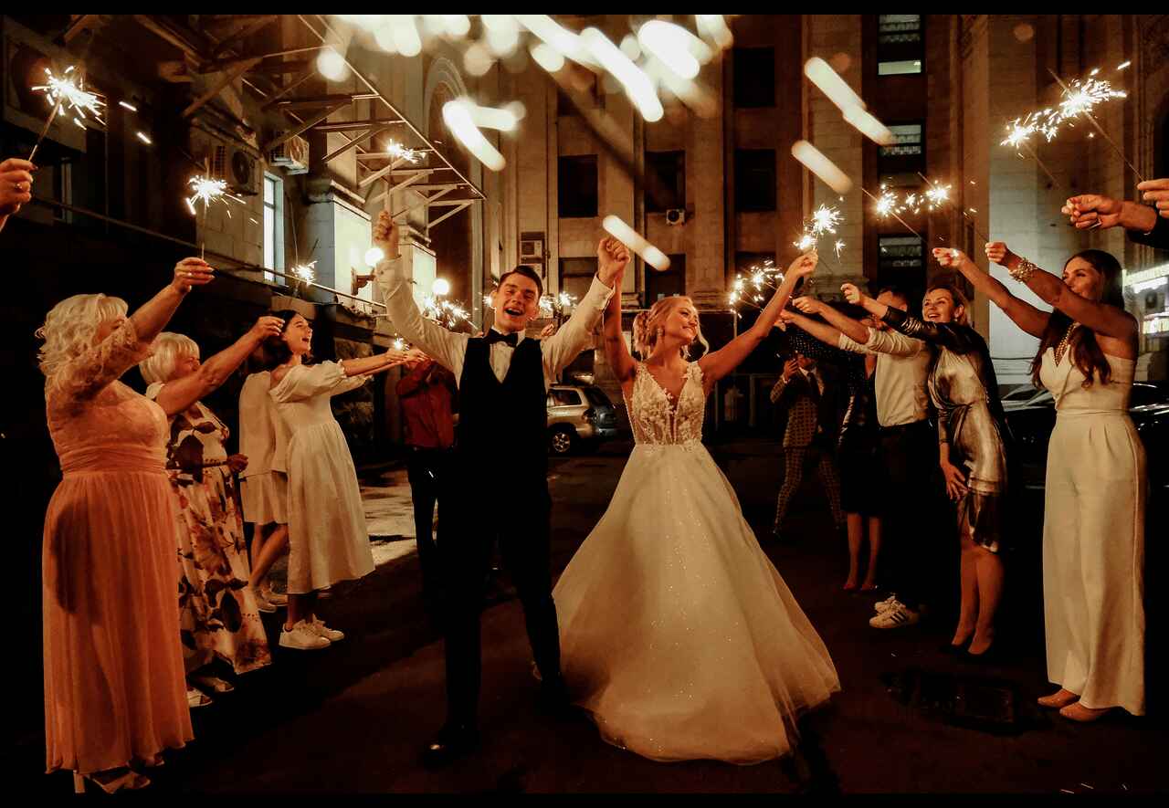 Primavera, tempo di matrimoni: come scegliere il DJ Ideale per un'Indimenticabile festa di nozze