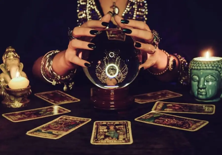 Perchè alcuni riconoscono alla figura del cartomante certa credibilità ?