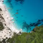 La Maddalena tra spiagge, cale e scogliera